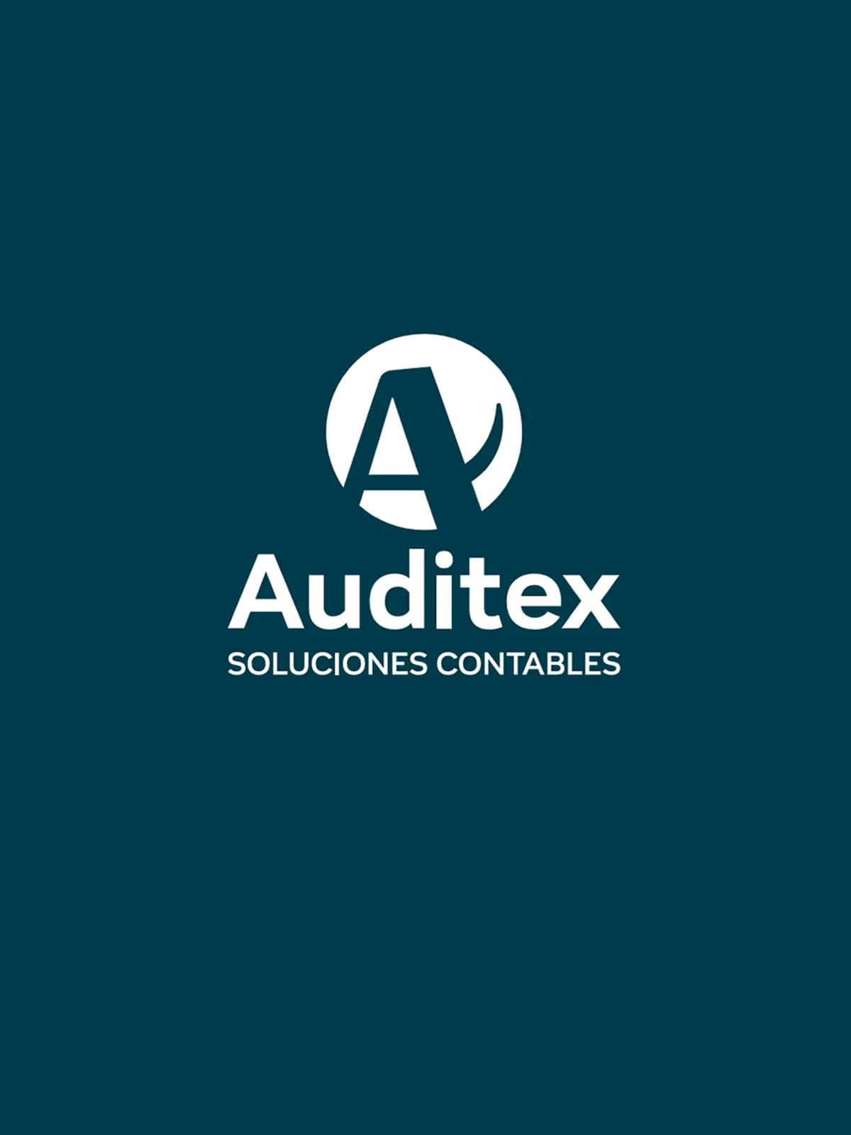 El logo de Auditex Soluciones Contables en blanco sobre azul petróleo